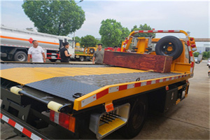 喀喇沁附近拖车电话号码服务